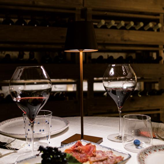 Lámpara LED recargable y sin cables: ¡Elegancia y libertad de iluminación!